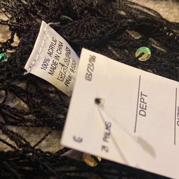 Fishnet shawl with sequins - Picture 3 of 3